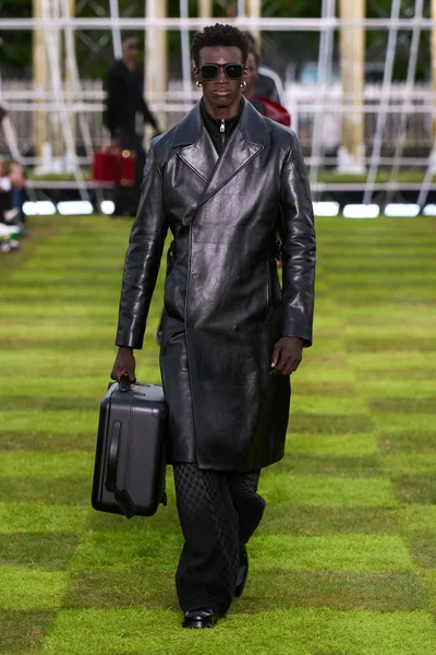 Look 10